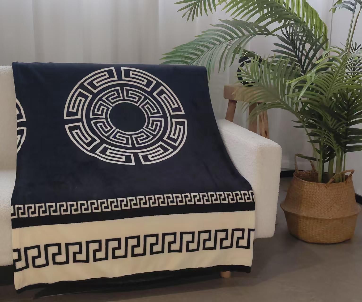 THE ULTIMATE LUXURY THROW BLANKET