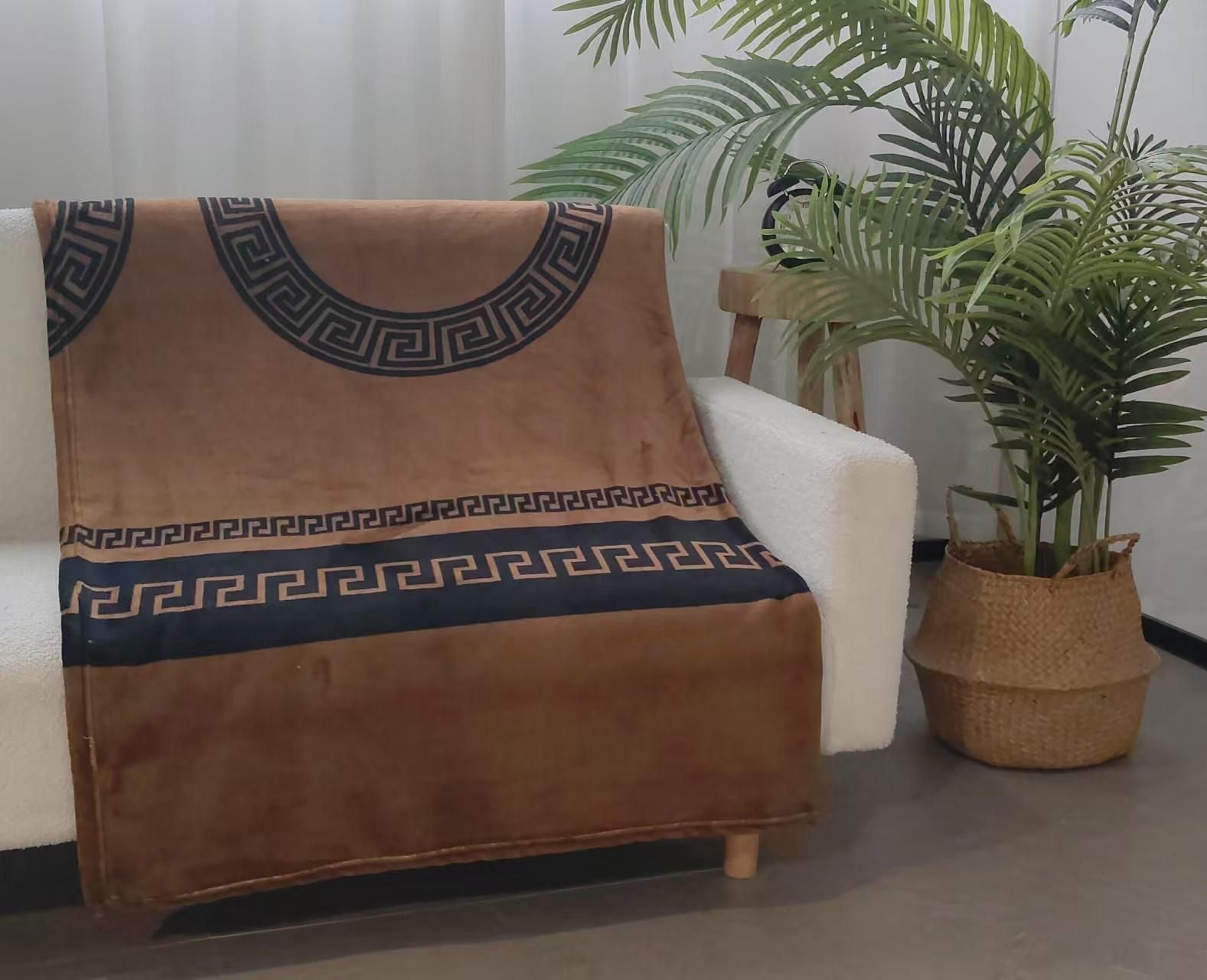 THE ULTIMATE LUXURY THROW BLANKET