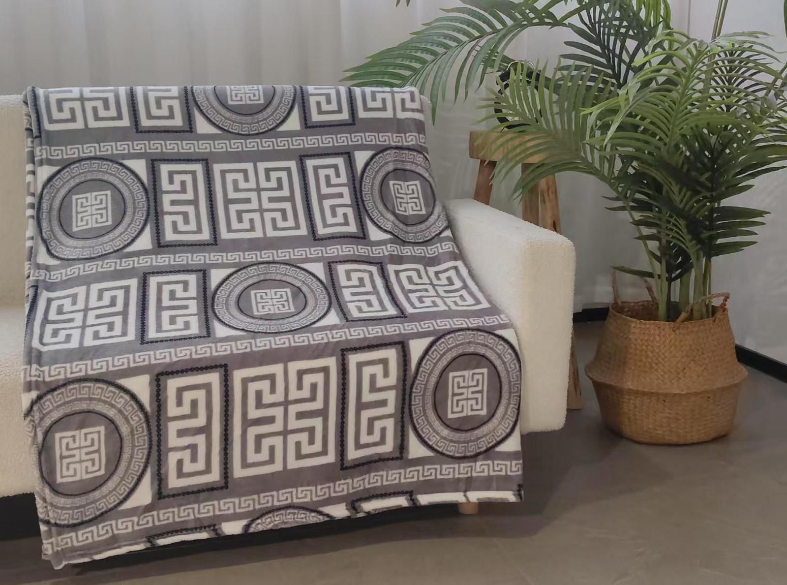 THE ULTIMATE LUXURY THROW BLANKET