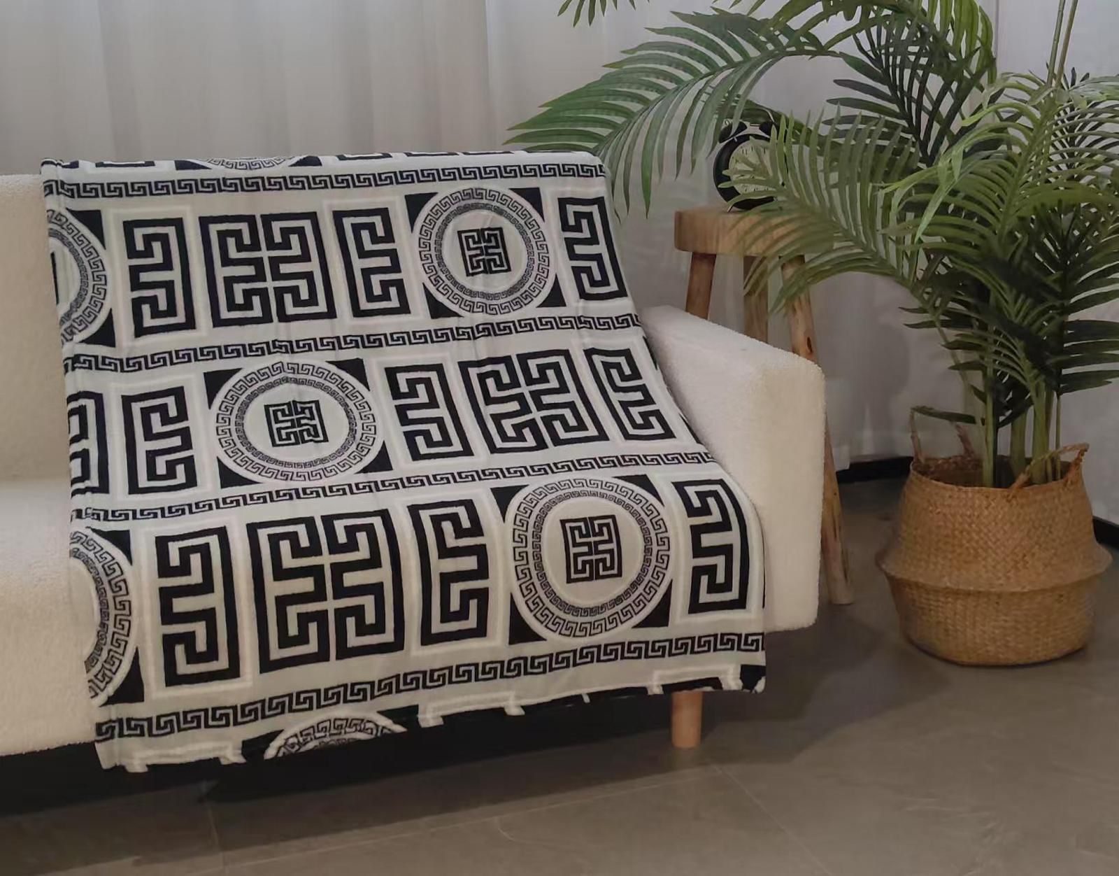 THE ULTIMATE LUXURY THROW BLANKET