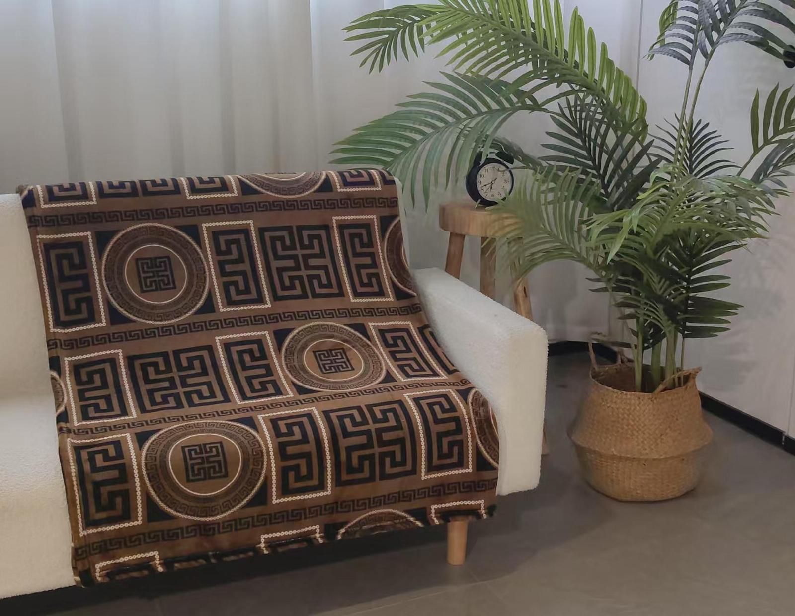 THE ULTIMATE LUXURY THROW BLANKET