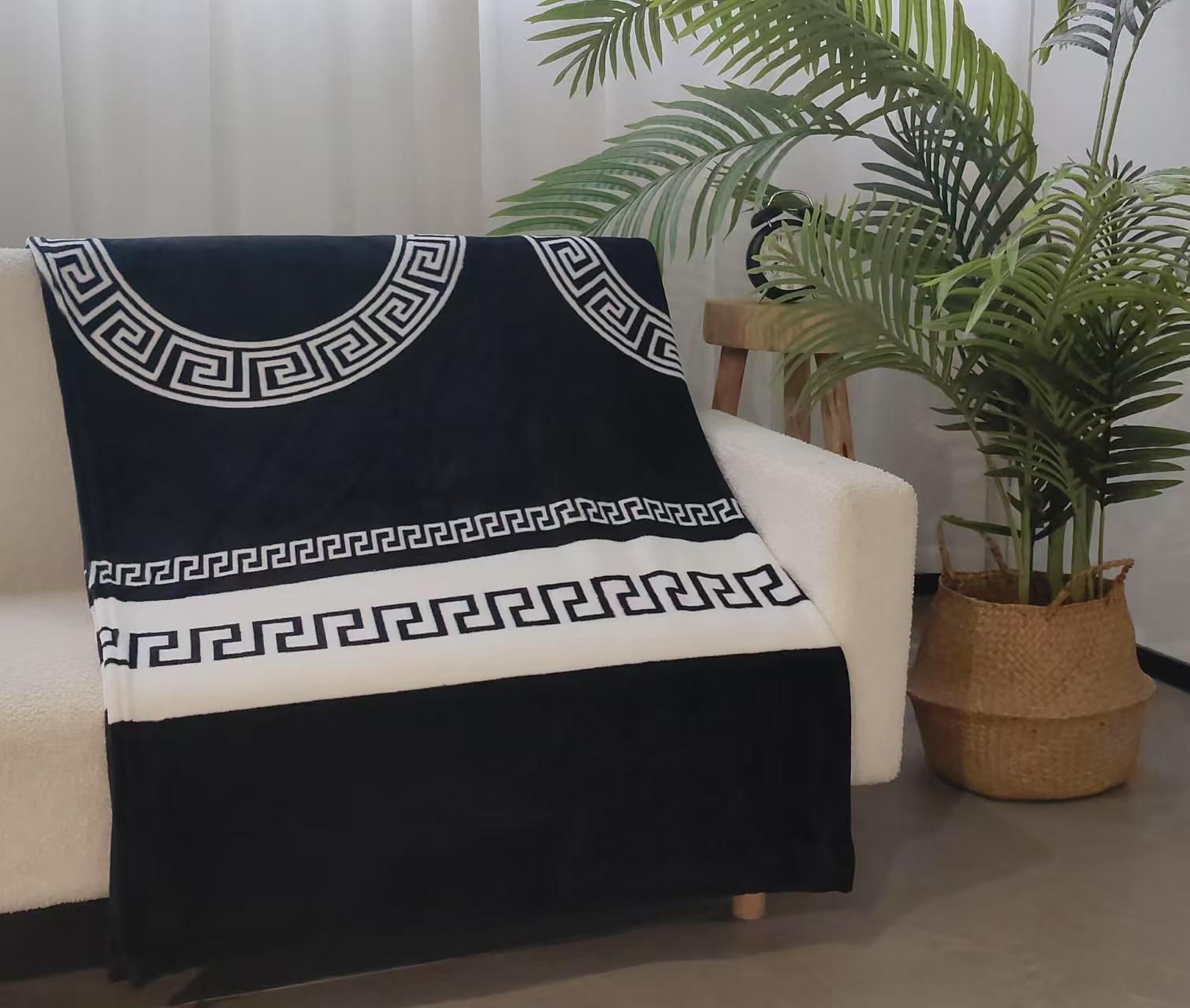 THE ULTIMATE LUXURY THROW BLANKET