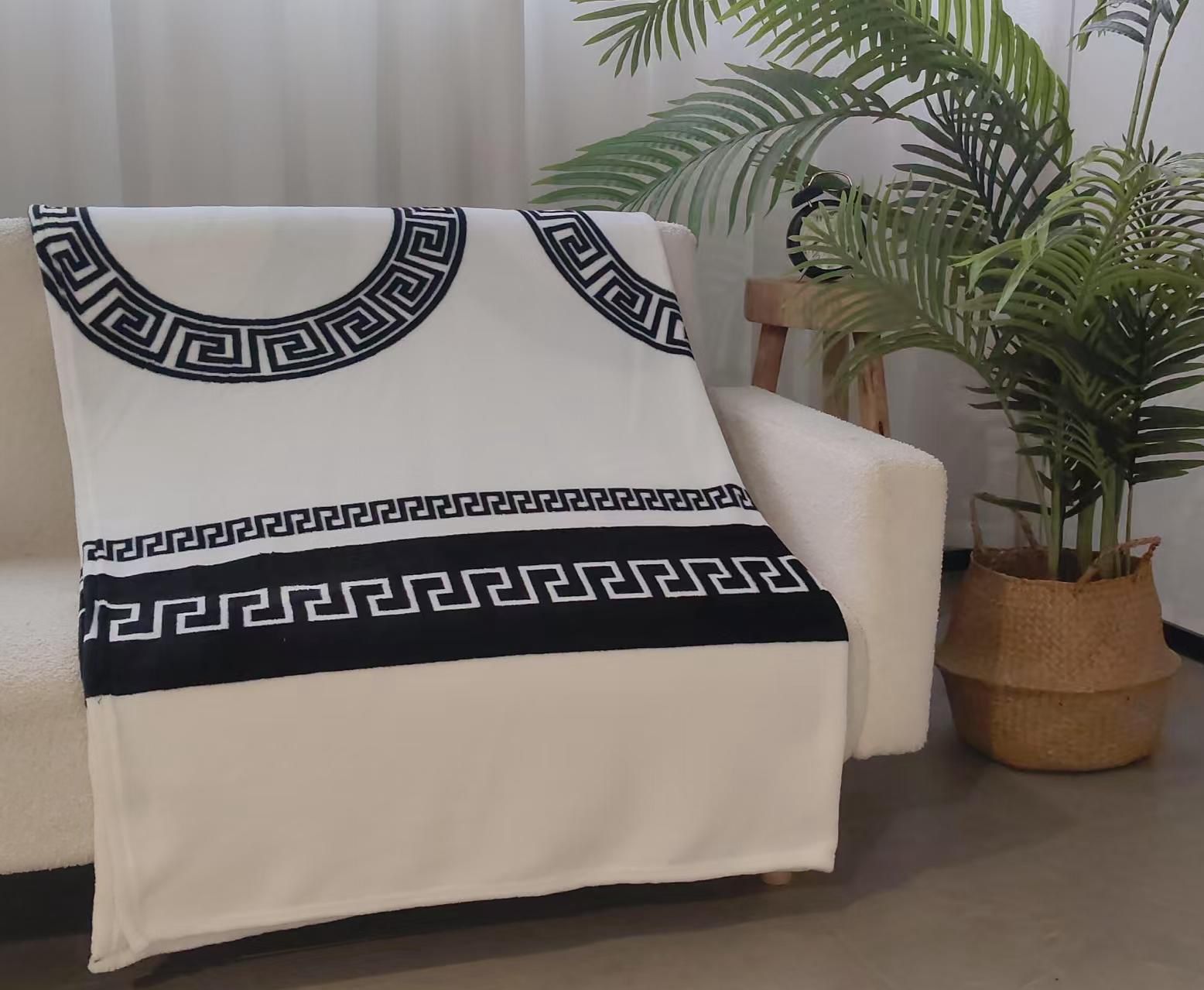 THE ULTIMATE LUXURY THROW BLANKET