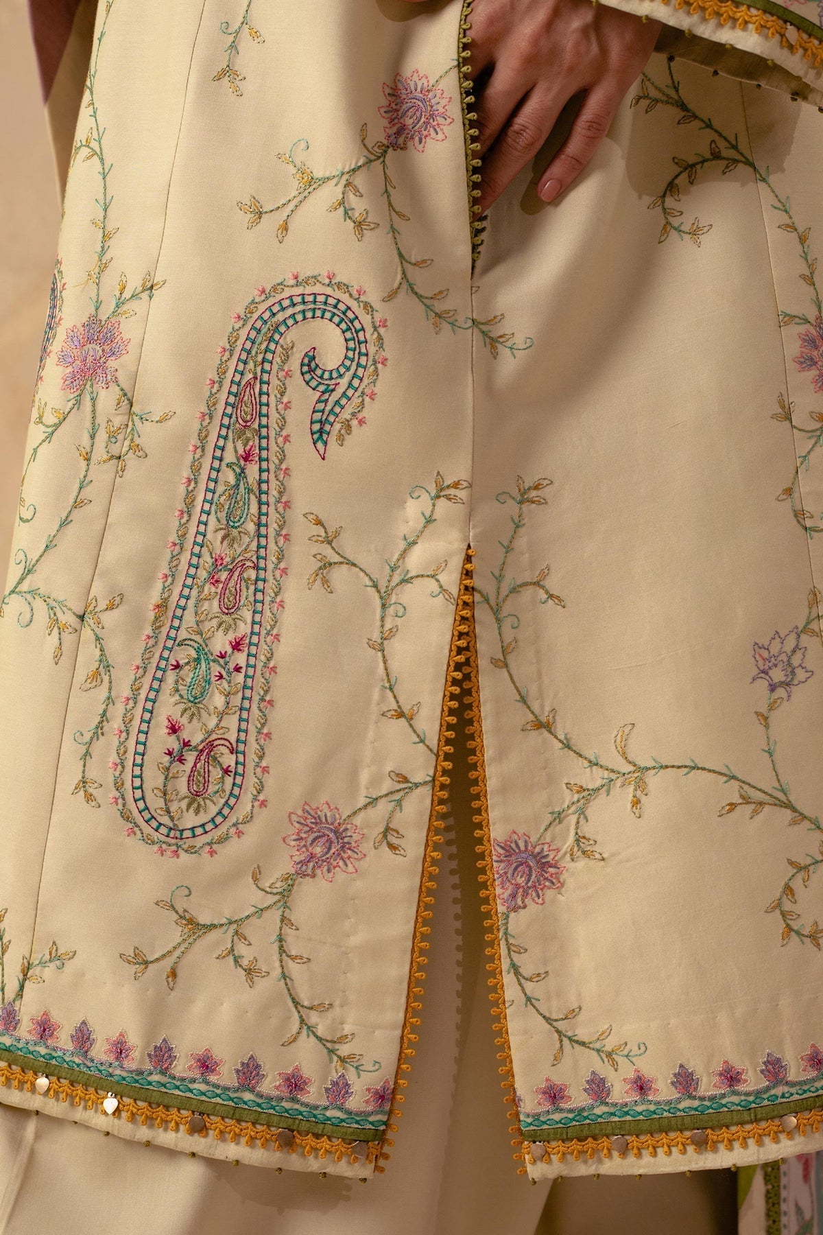 ZARA SHAH JAHAN - 3PC DHANAK EMBROIDERED SHIRT WITH DHANAK PRINTED SHAWL AND TROUSER